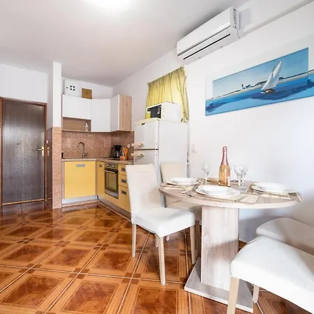 Stunning In With Kitchen * Vir